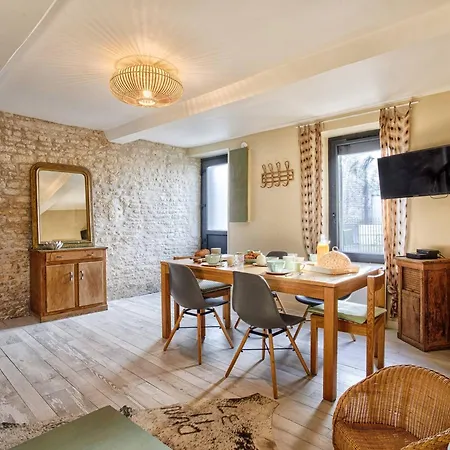 Hébergement de vacances Maison De Charme Avec Jardin à - Fr-1-788-51 *